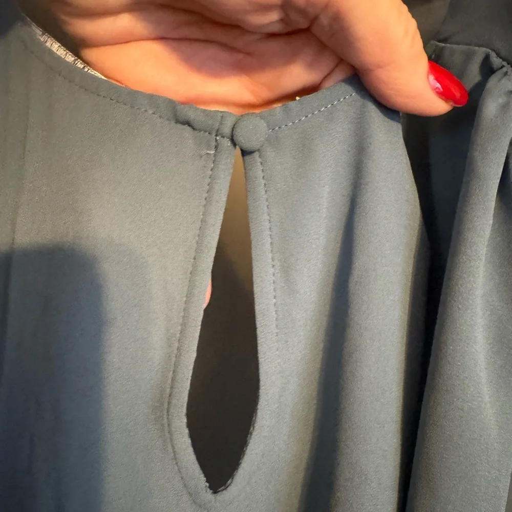 NWT WHBM RETAIL: $79 Twist Neckline Keyhole Top XLARGE #4 - Picture 10 of 11